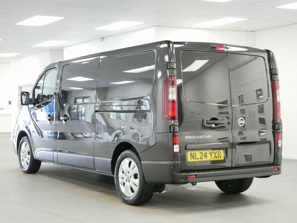 Nissan Primastar 2L Tekna White #9