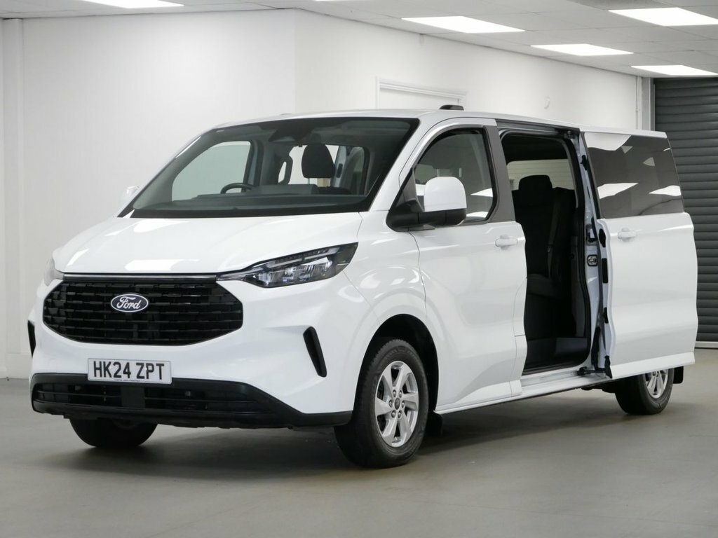 Ford Tourneo Custom 2L 2.0 320 Ecoblue Zetec Minibus Double Cab Di White