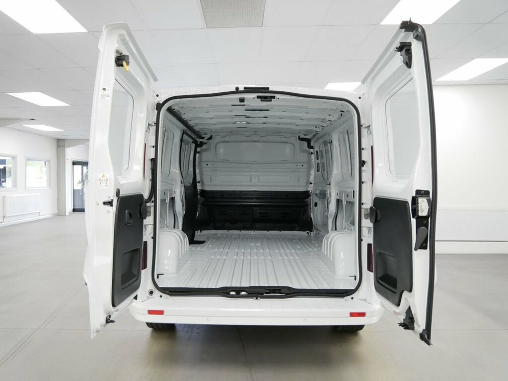 Renault Trafic Mpv White #6
