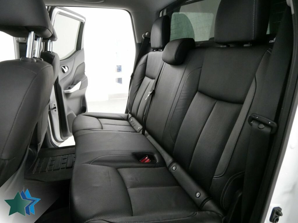 Nissan Navara 2.3L Dci Tekna Pickup Double Cab 4 White #6
