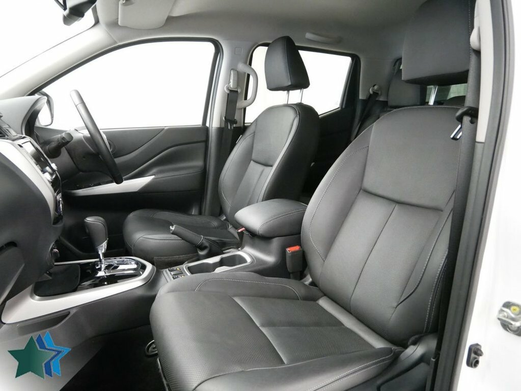 Nissan Navara 2.3L Dci Tekna Pickup Double Cab 4 White #4