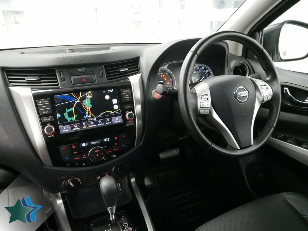 Nissan Navara 2.3L Dci Tekna Pickup Double Cab 4 White #3