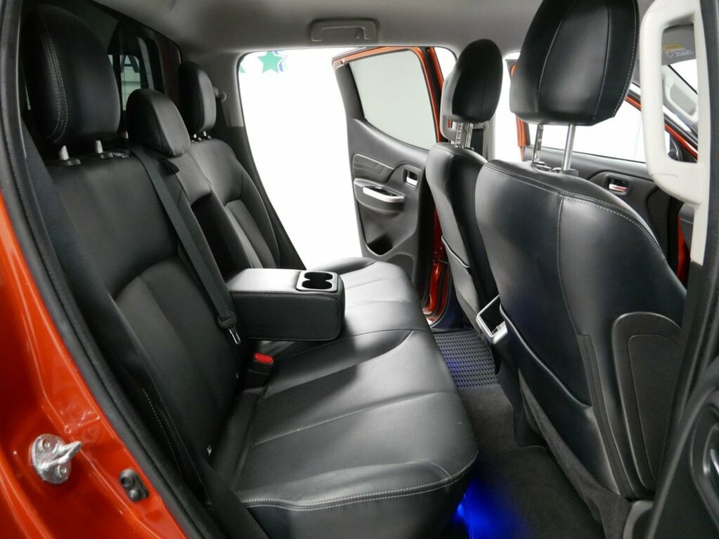 Mitsubishi L200 D-cab Di-d 150 Barbarian X 4Wd Blue #31