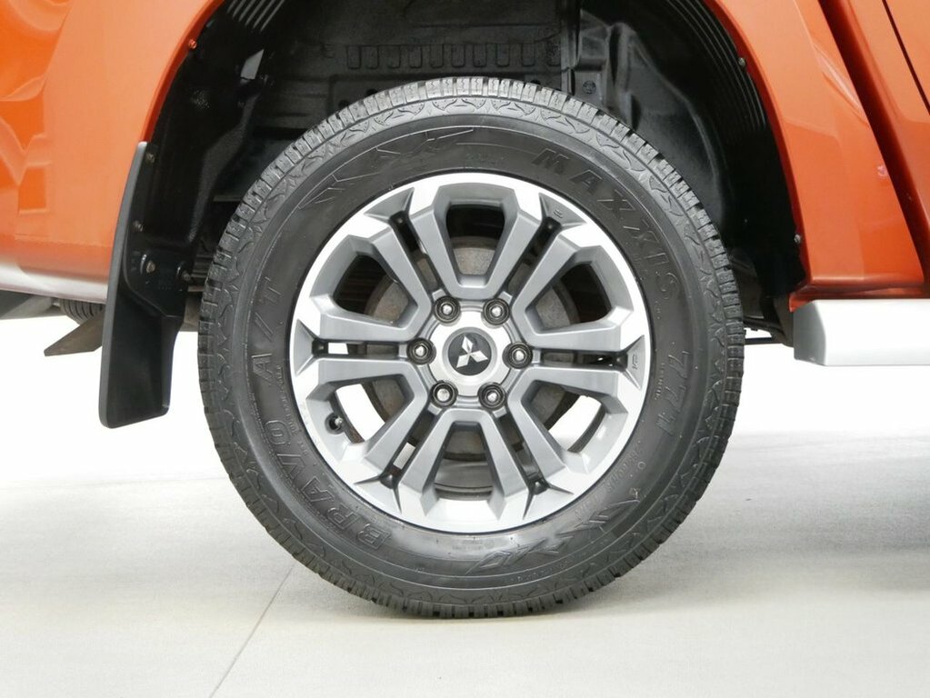 Mitsubishi L200 D-cab Di-d 150 Barbarian X 4Wd Blue #24