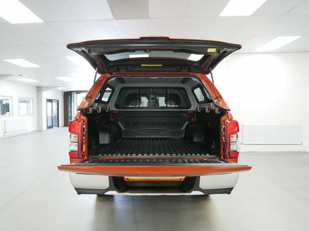 Mitsubishi L200 2.3L 2.2 Di-d Dc Barbarian Pickup Double Cab D Orange #2