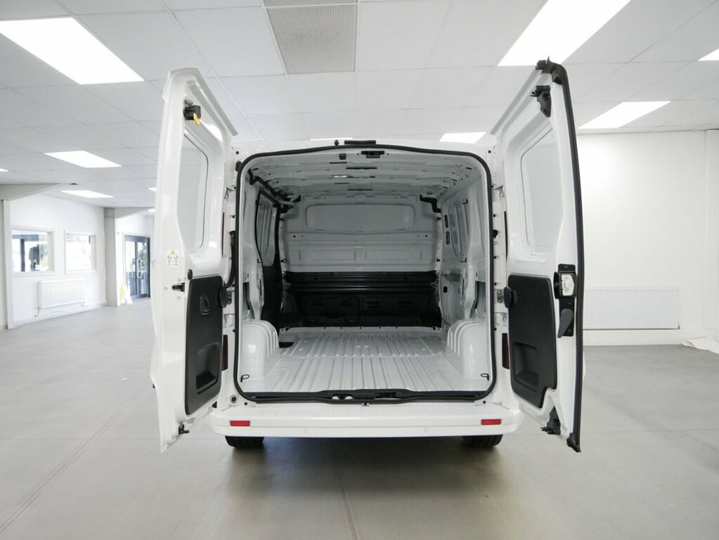 Renault Trafic Mpv White #5