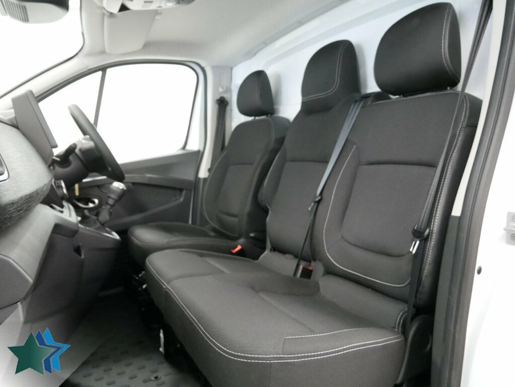 Renault Trafic Mpv White #3