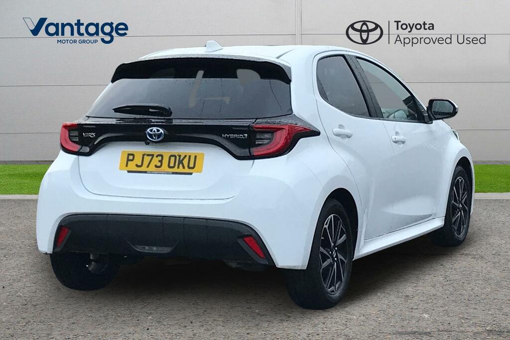 Toyota Yaris 1.5 Vvt-h Design E-cvt Euro 6 Ss PJ73OKU White #3