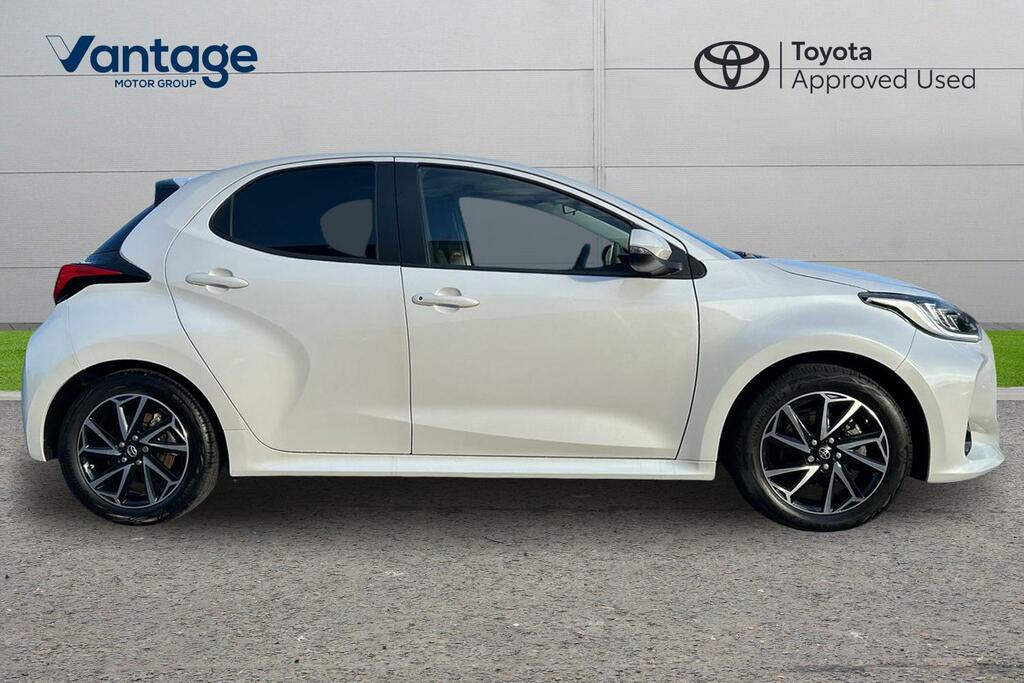 Toyota Yaris 1.5 Vvt-h Design E-cvt Euro 6 Ss NA73SWF White #2