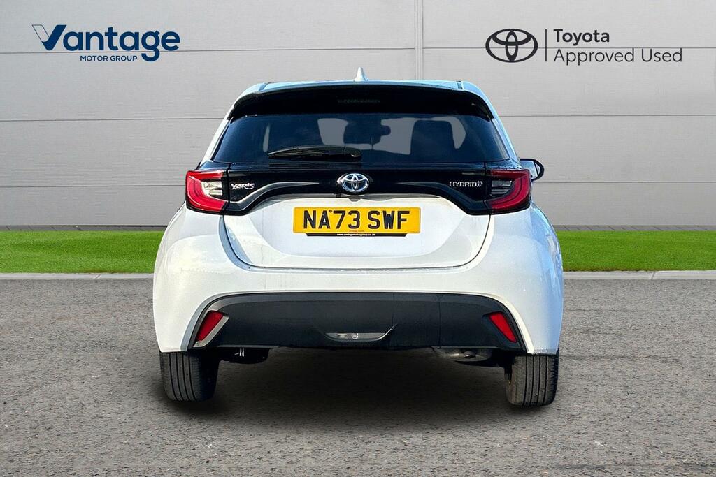 Toyota Yaris 1.5 Vvt-h Design E-cvt Euro 6 Ss NA73SWF White #4