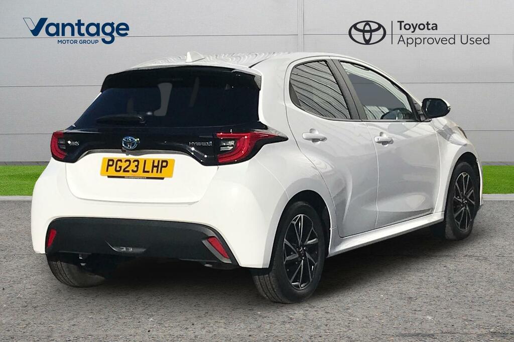 Toyota Yaris 1.5 Vvt-h Design E-cvt Euro 6 Ss PG23LHP White #3