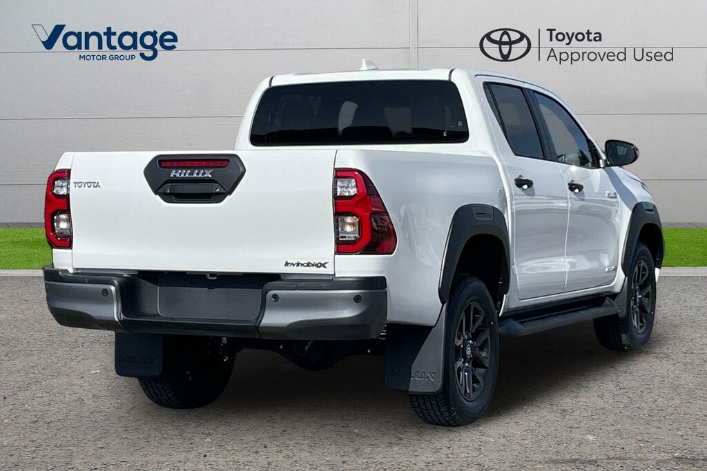 Toyota HILUX 2.8 D-4d-h Invincible X 4Wd Euro 6 White #3