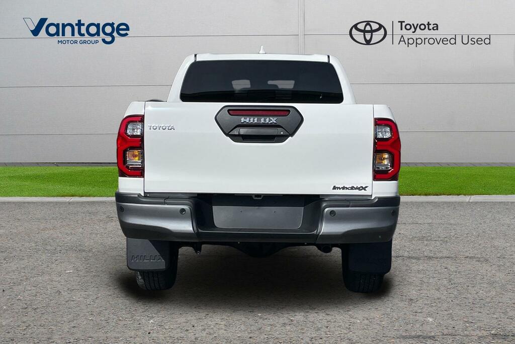 Toyota HILUX 2.8 D-4d-h Invincible X 4Wd Euro 6 White #4