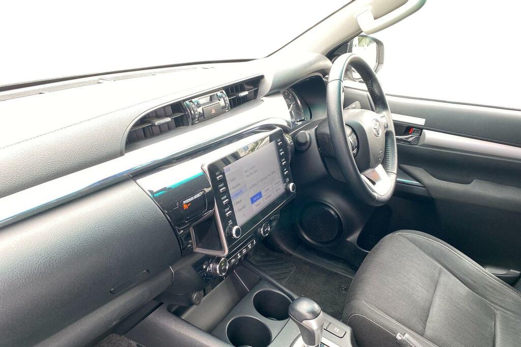 Toyota HILUX 2.8 D-4d Invincible 4Wd Euro 6 Ss White #5