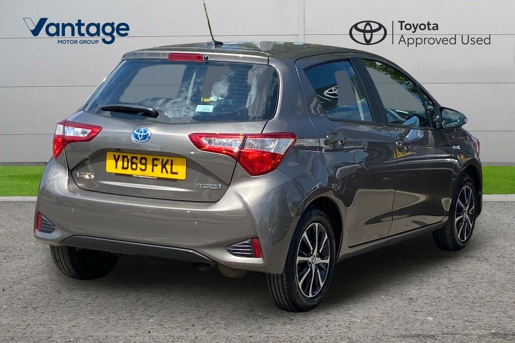 Toyota Yaris 1.5 Vvt-h Icon Tech E-cvt Euro 6 Ss YD69FKL Brown #2
