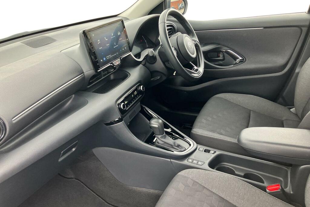Toyota Yaris 1.5 Vvt-h Design E-cvt Euro 6 Ss PK24VJC White #5