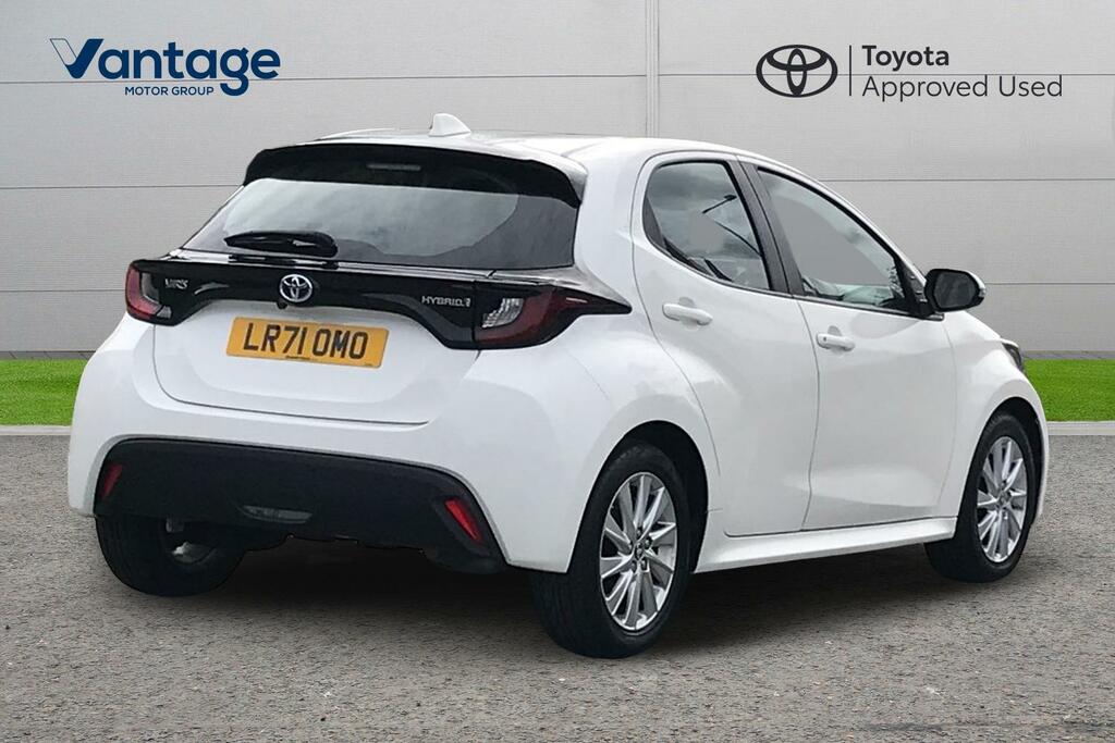Toyota Yaris 1.5 Vvt-h Icon E-cvt Euro 6 Ss LR71OMO White #2