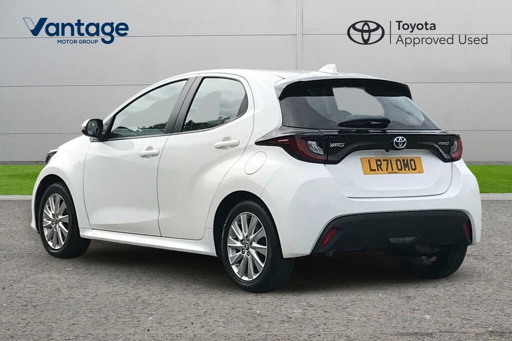 Toyota Yaris 1.5 Vvt-h Icon E-cvt Euro 6 Ss LR71OMO White #4