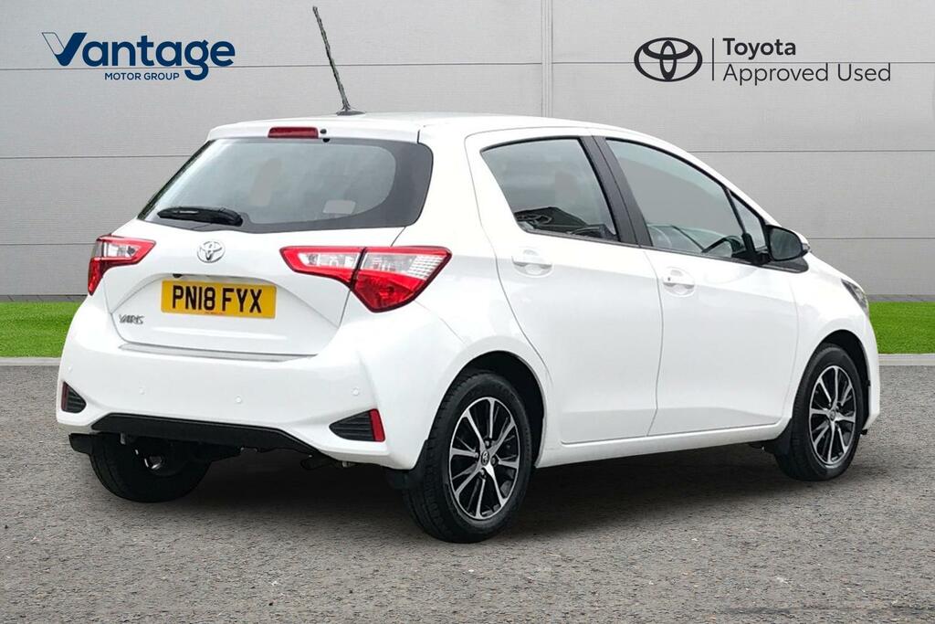 Toyota Yaris 1.5 Vvt-i Icon Tech Euro 6 White #2