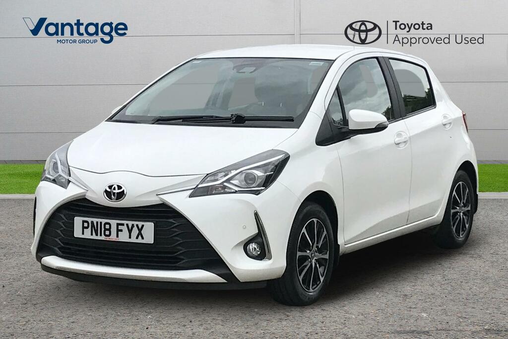 Toyota Yaris 1.5 Vvt-i Icon Tech Euro 6 White #3