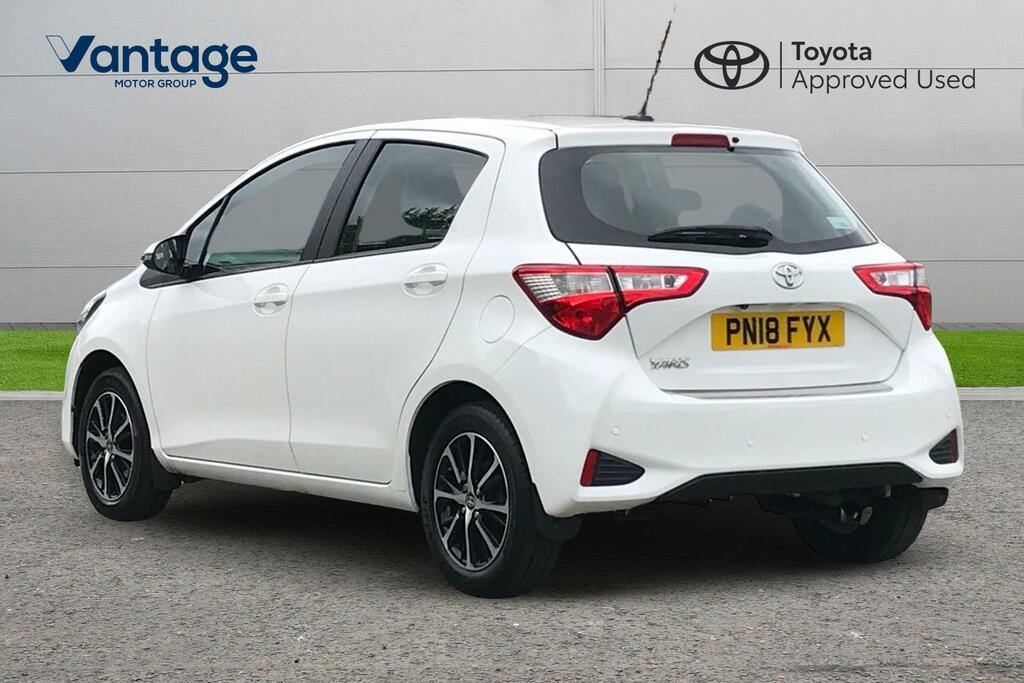 Toyota Yaris 1.5 Vvt-i Icon Tech Euro 6 White #4
