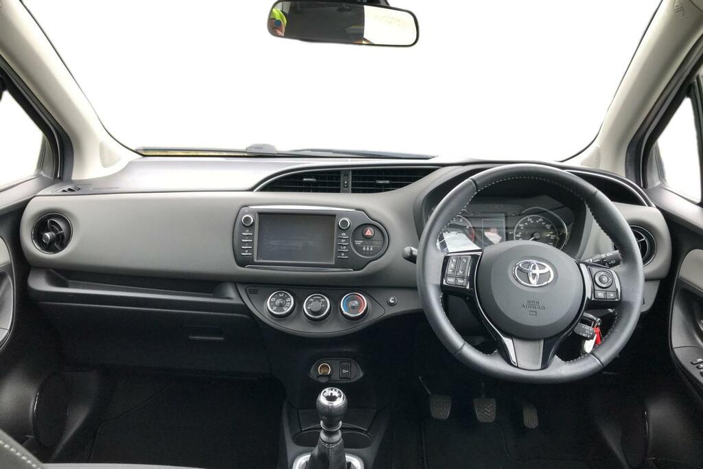 Toyota Yaris 1.5 Vvt-i Icon Tech Euro 6 White #6