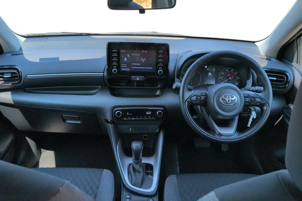 Toyota Yaris 1.5 Vvt-h Icon E-cvt Euro 6 Ss YY73DHD White #6