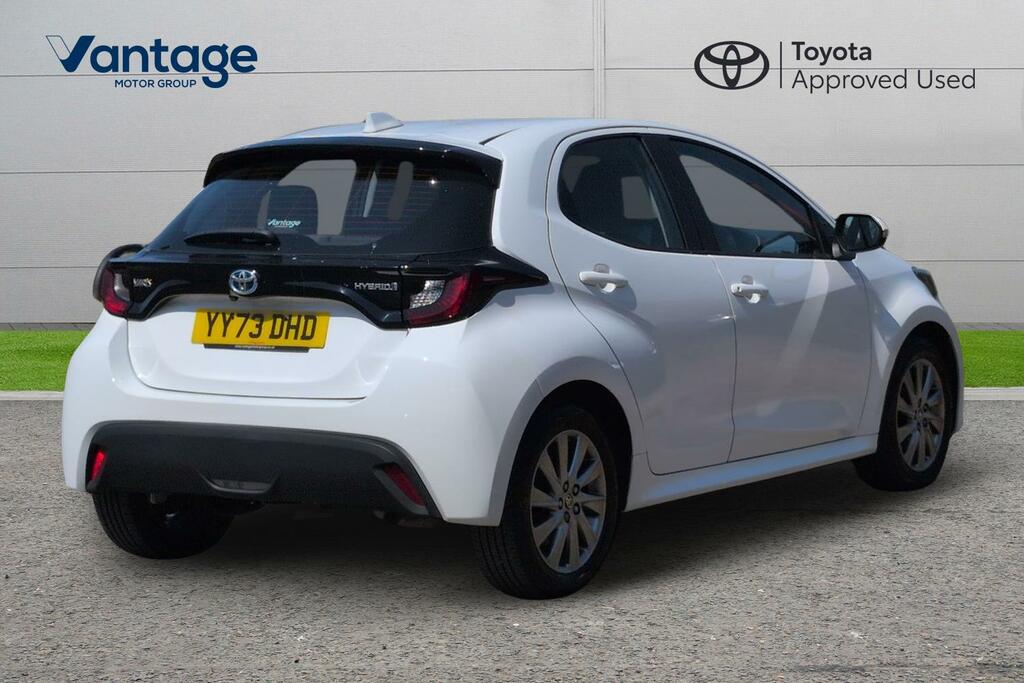 Toyota Yaris 1.5 Vvt-h Icon E-cvt Euro 6 Ss YY73DHD White #2