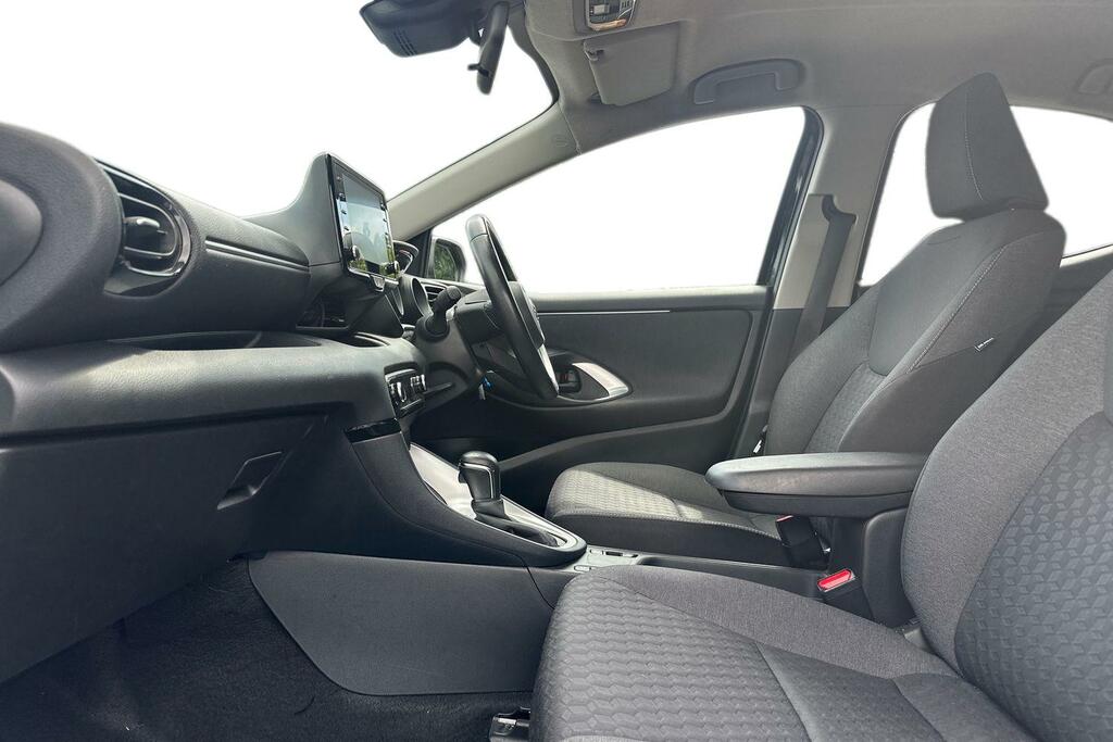 Toyota Yaris 1.5 Vvt-h Design E-cvt Euro 6 Ss LO23FJF Black #5