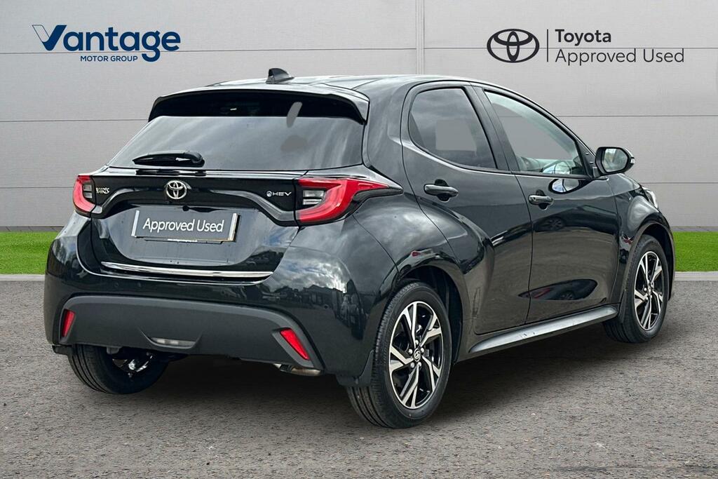 Toyota Yaris 1.5 Vvt-h Design E-cvt Euro 6 Ss YG26WYK Black #2