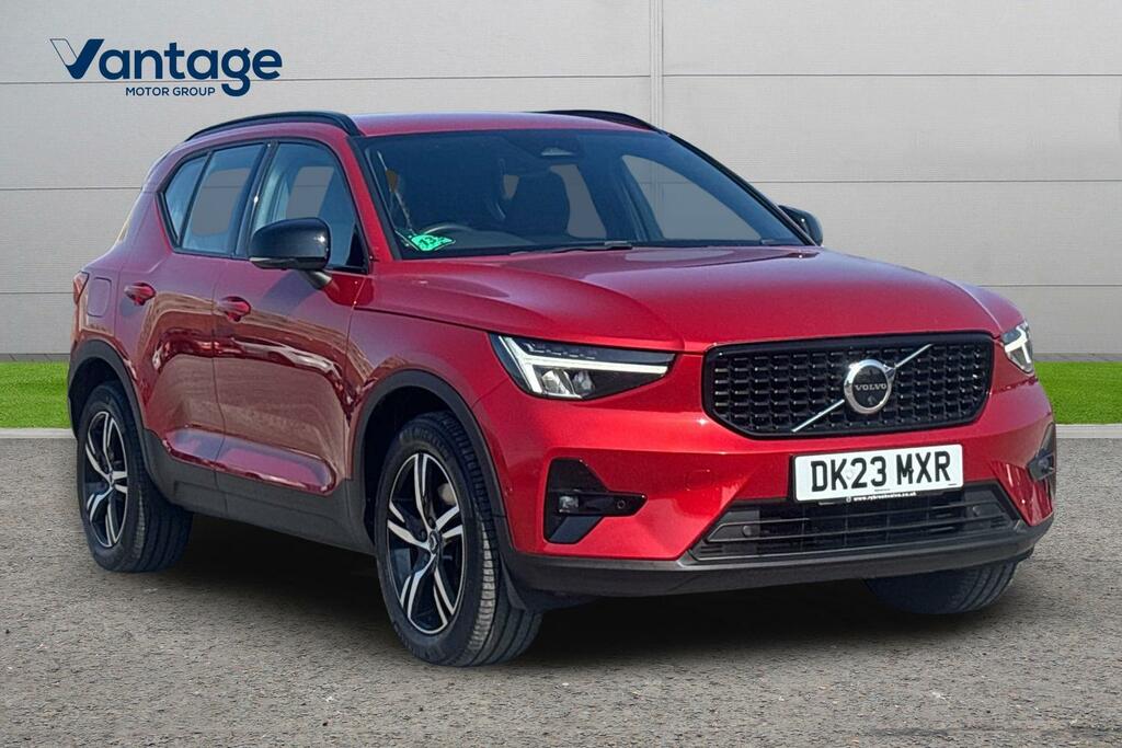 Volvo XC40 2.0 B3p Plus Dark Red