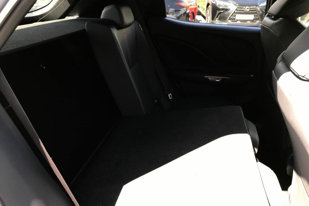 Lexus LBX 1.5 Vvt-ie Takumi Design Suv Hybrid E-c Silver #19