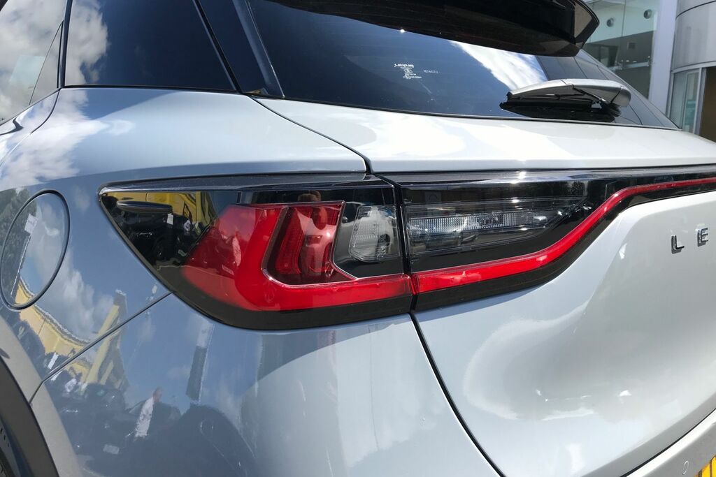 Lexus LBX 1.5 Vvt-ie Takumi Design Suv Hybrid E-c Silver #22