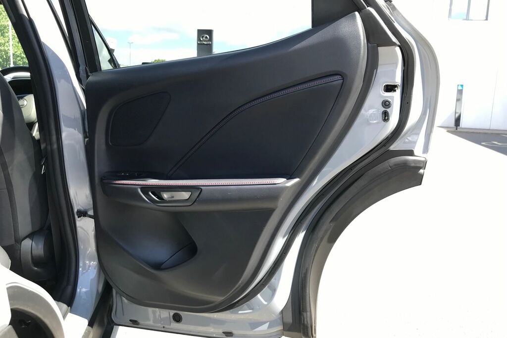Lexus LBX 1.5 Vvt-ie Takumi Design Suv Hybrid E-c Silver #34