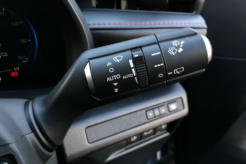 Lexus LBX 1.5 Vvt-ie Takumi Design Suv Hybrid E-c Silver #39
