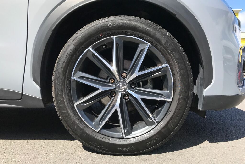 Lexus LBX 1.5 Vvt-ie Takumi Design Suv Hybrid E-c Silver #24