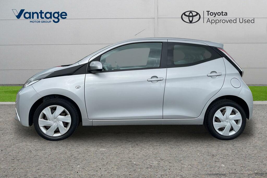 Toyota Aygo 1.0 Vvt-i X-play X-shift Red #24