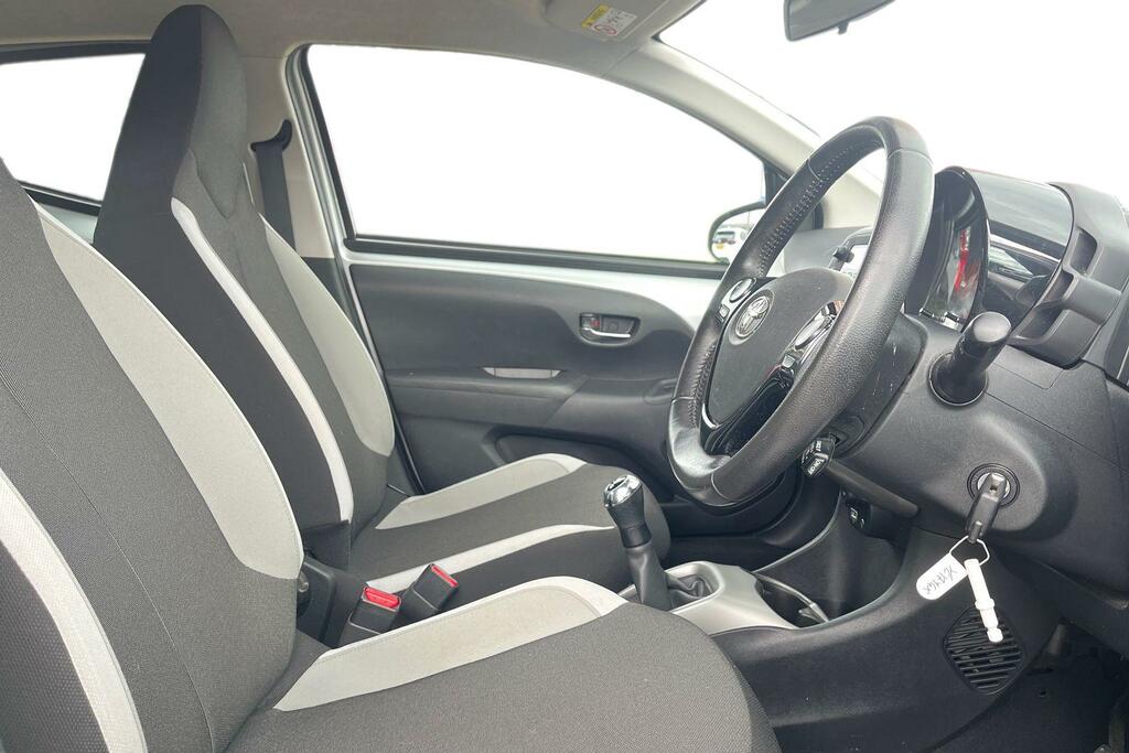 Toyota Aygo 1.0 Vvt-i X-play X-shift Red #12
