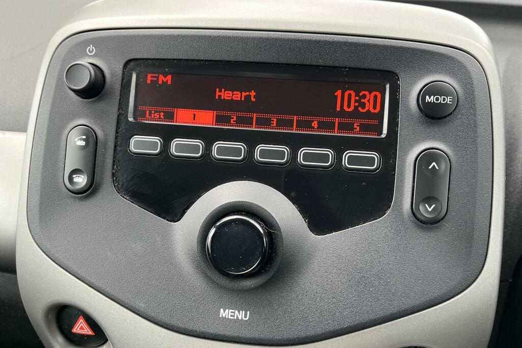 Toyota Aygo 1.0 Vvt-i X-play X-shift Red #9