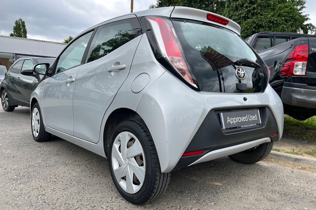 Toyota Aygo 1.0 Vvt-i X-play X-shift Red #28