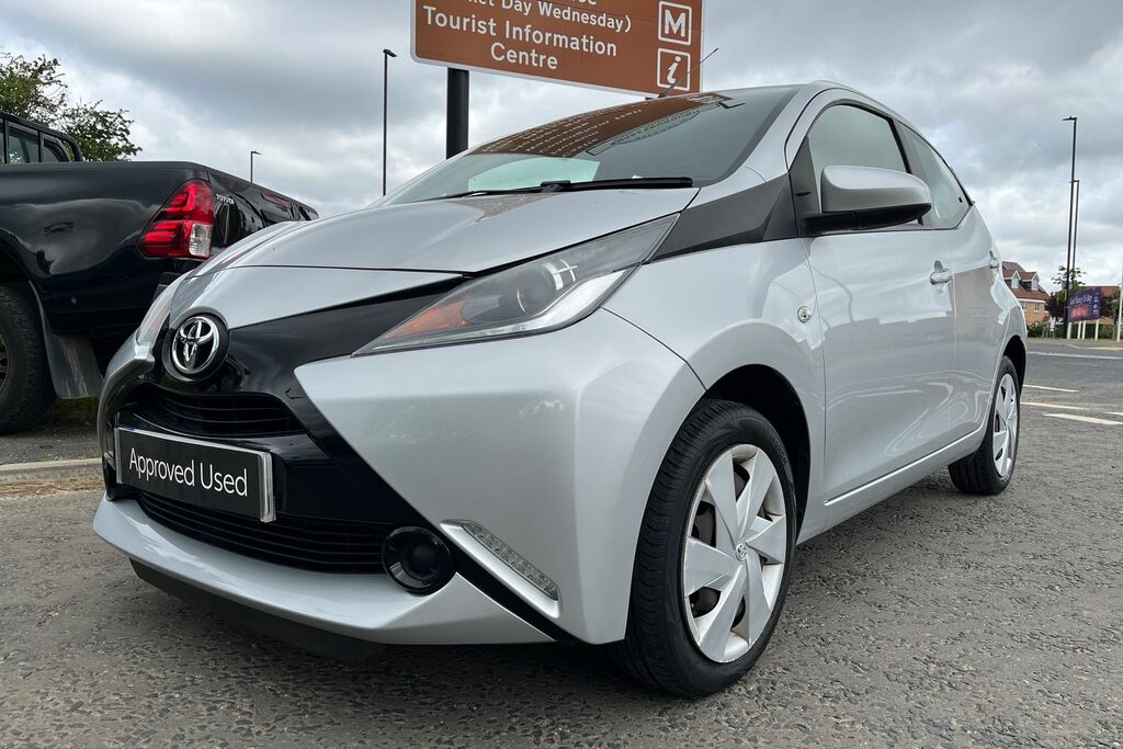 Toyota Aygo 1.0 Vvt-i X-play X-shift Red #31