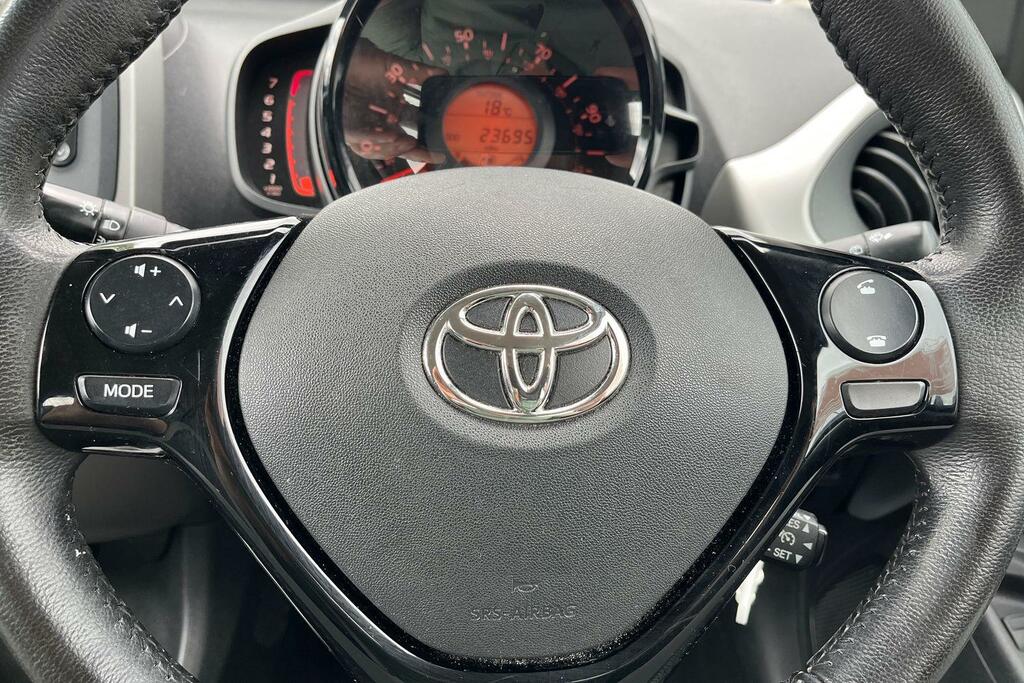 Toyota Aygo 1.0 Vvt-i X-play X-shift Red #10