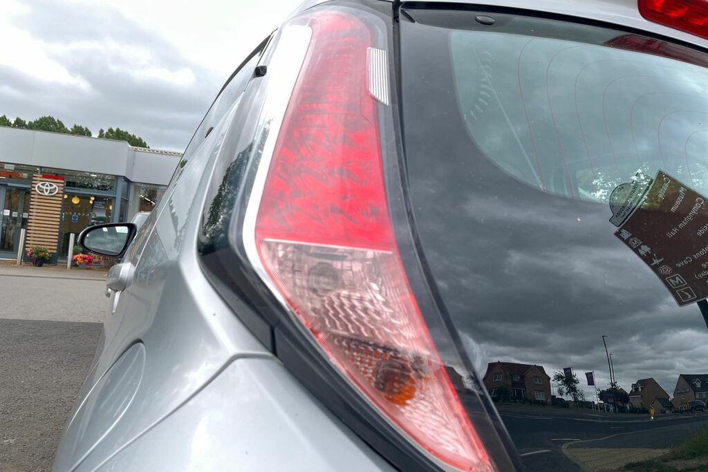 Toyota Aygo 1.0 Vvt-i X-play X-shift Red #21