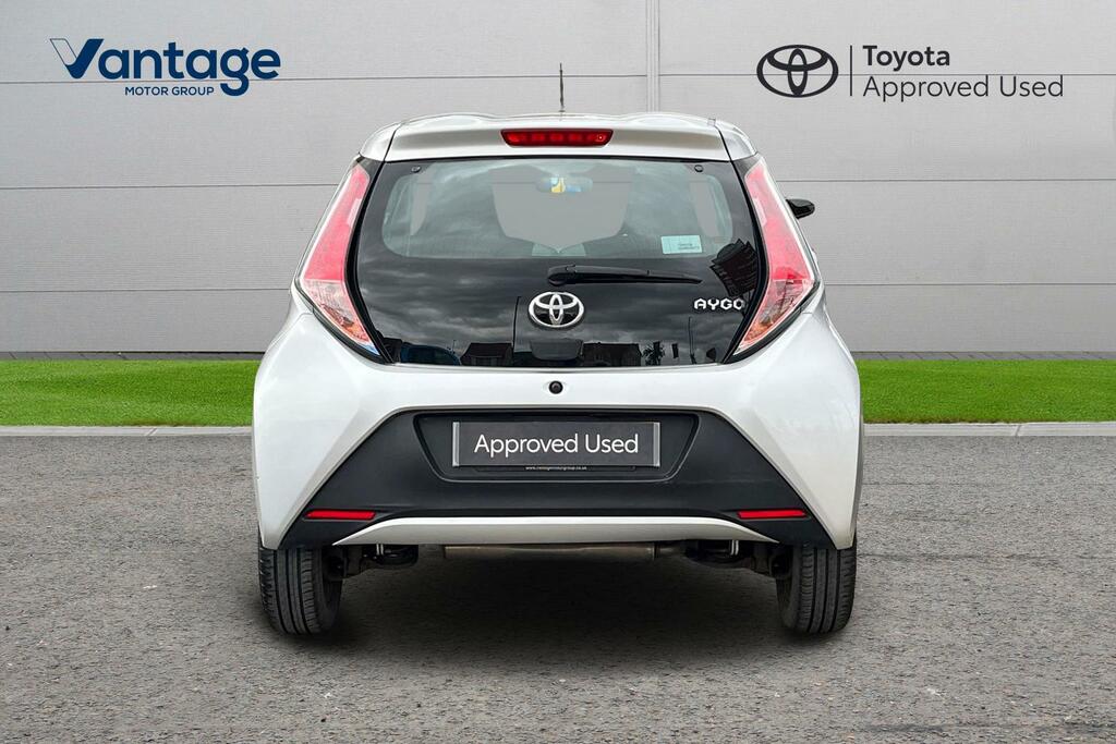 Toyota Aygo 1.0 Vvt-i X-play X-shift Red #26