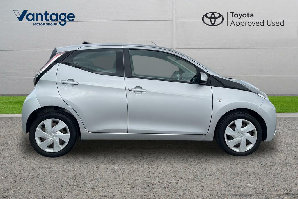 Toyota Aygo 1.0 Vvt-i X-play X-shift Red #23