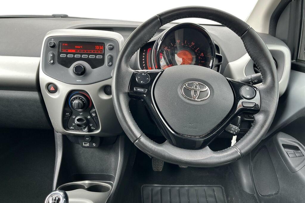Toyota Aygo 1.0 Vvt-i X-play X-shift Red #7