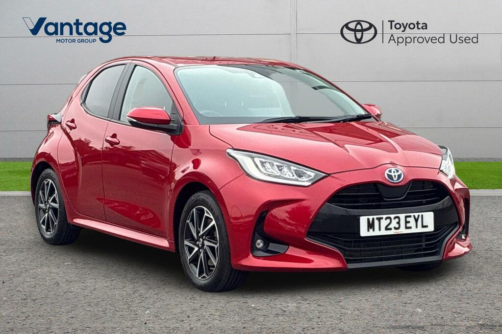 Toyota Yaris 1.5 Vvt-h Design E-cvt Euro 6 Ss Red
