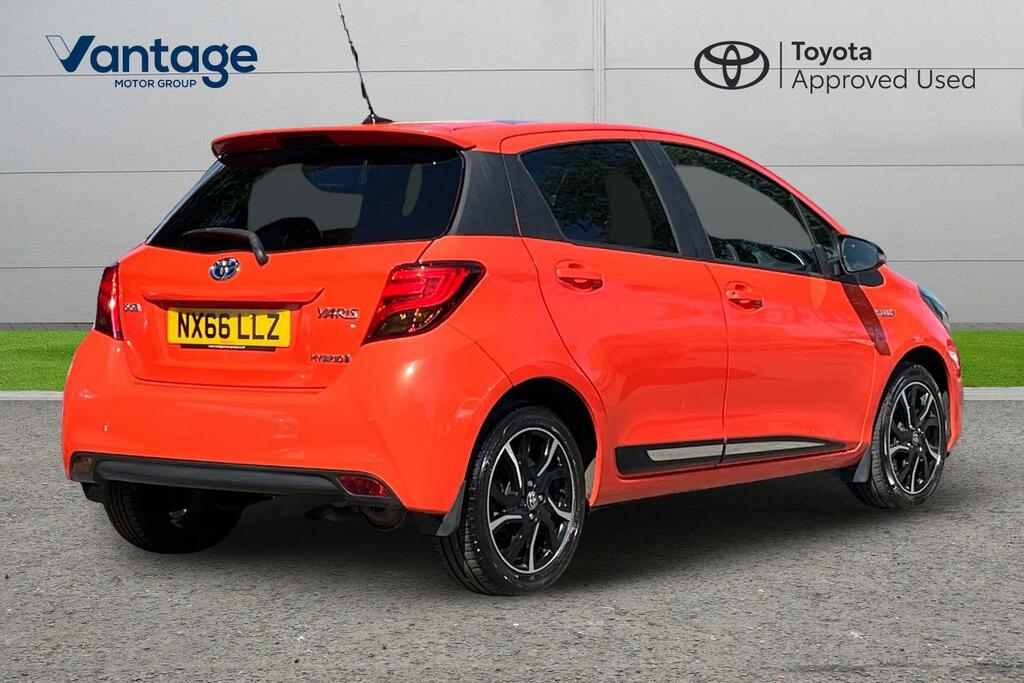 Toyota Yaris 1.5 Vvt-h Orange Edition Hatchback Hybr NX66LLZ Orange #2