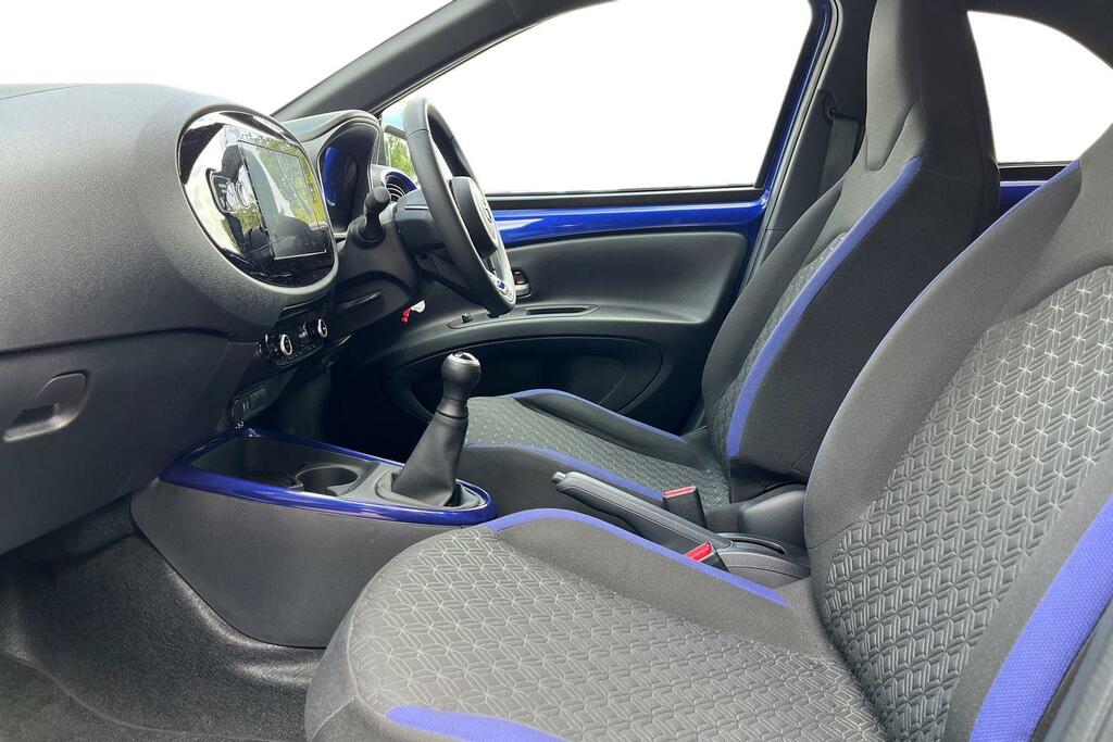 Toyota Aygo X 1.0 Vvt-i Edge Euro 6 Ss YG74XKK Blue #5