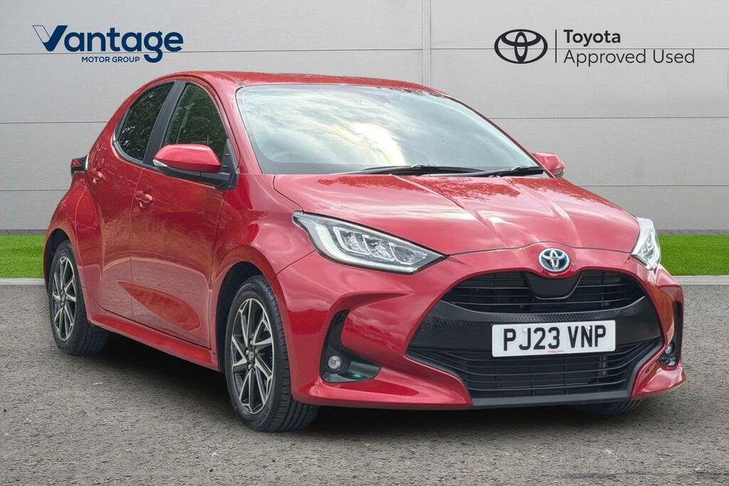 Toyota Yaris 1.5 Vvt-h Design E-cvt Euro 6 Ss PJ23VNP Red